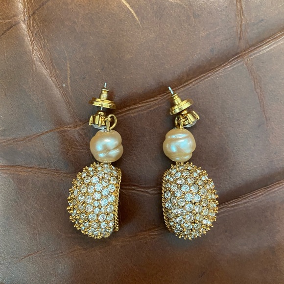 Oscar de la renta gold plated faux pearl earrings - Picture 4 of 7